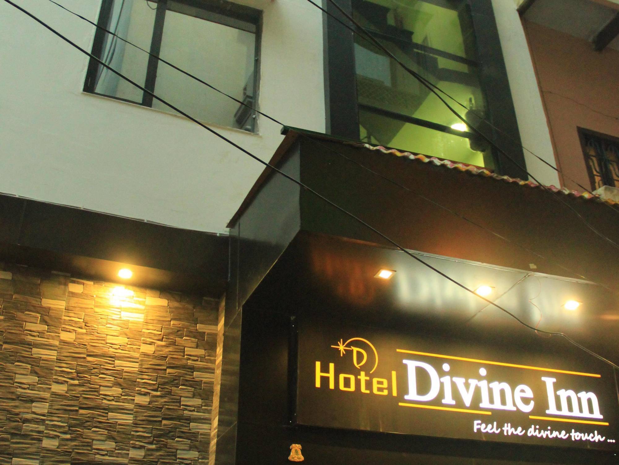 Hotel Divine Inn Váránaszi Kültér fotó